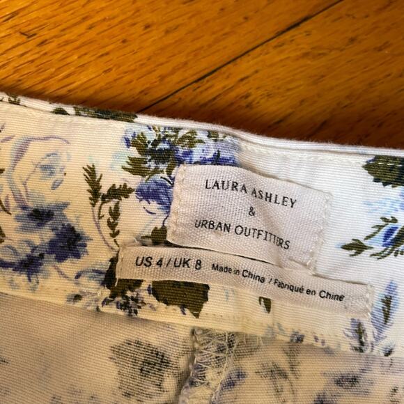 Laura Ashley x Urban Outfitters Leila Kick Flare Crop Pant Blue Floral Size 4 - Picture 4 of 5